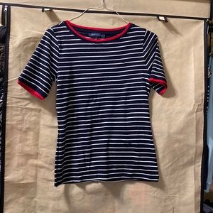 Women’s casual, short sleeve top